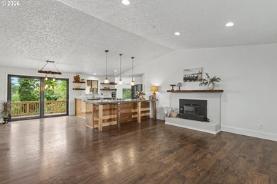 This Ridgefield Home Enjoys Evening Sunsets, with Views Of Lake - photo 3