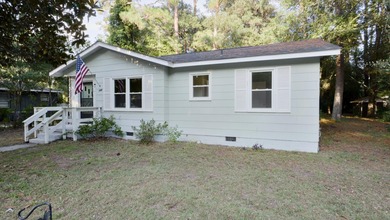 (private lake, pond, coastal) Home Active Under Contract in Walterboro South Carolina