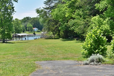 Unlock the potential of this charming lakefront fixer-upper on - photo 11