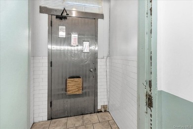 An exceptional Williamsburg corner property brimming with - photo 12