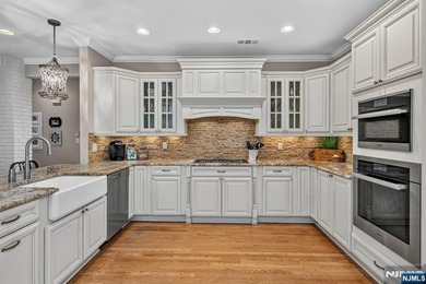 Spectacular Colonial in Sought-After Vizcaya Estates! Welcome to - photo 3
