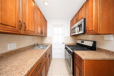 Move in ready solid brick 2-bedroom house in Manhattan - photo 14