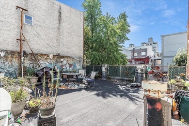 An exceptional Williamsburg corner property brimming with - photo 15