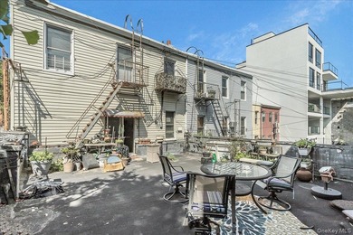 An exceptional Williamsburg corner property brimming with - photo 16