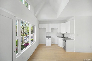 Forest Hills prime location! Fully renovated, Move-in Ready - photo 17