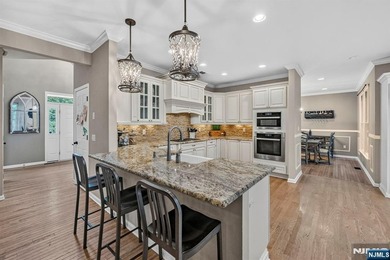 Spectacular Colonial in Sought-After Vizcaya Estates! Welcome to - photo 7