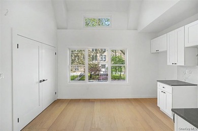Forest Hills prime location! Fully renovated, Move-in Ready - photo 18