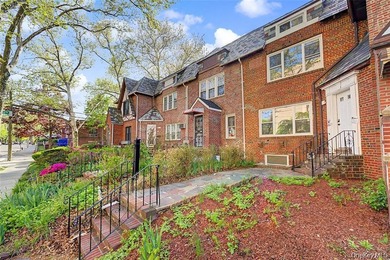 Forest Hills prime location! Fully renovated, Move-in Ready - photo 20