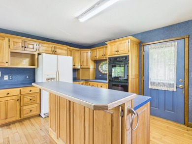 Unlock the potential of this charming lakefront fixer-upper on - photo 23