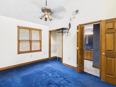 Unlock the potential of this charming lakefront fixer-upper on - photo 33