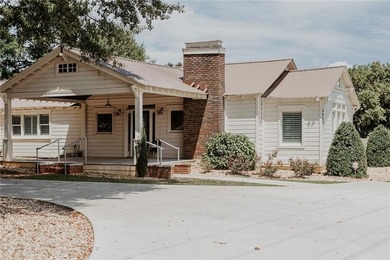 Excellent Commercial opportunity in a highly desirable,highly