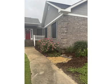 OPEN HOUSE! July 25, 2026, 10am-12pm Well-maintained 3-bedroom - photo 4