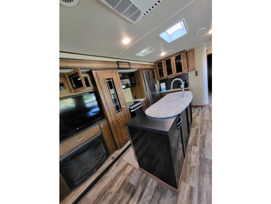 Interior RV Lot with Grand Design T.T. Turn Key for New Owner! - photo 8