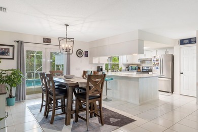 Charming 3 bedroom, 3 bathroom house has amazing covered and - photo 11