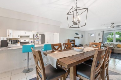 Charming 3 bedroom, 3 bathroom house has amazing covered and - photo 12