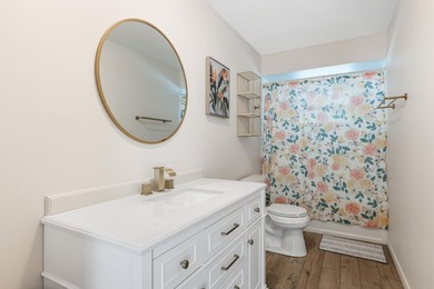 Charming 3 bedroom, 3 bathroom house has amazing covered and - photo 13