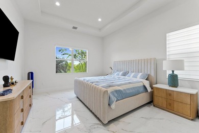 Custom Luxury Waterfront Residence. Exceptional custom-built - photo 14