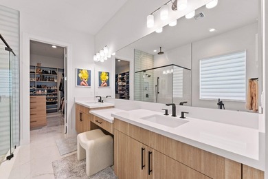 Custom Luxury Waterfront Residence. Exceptional custom-built - photo 15