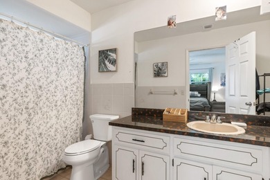 Charming 3 bedroom, 3 bathroom house has amazing covered and - photo 15
