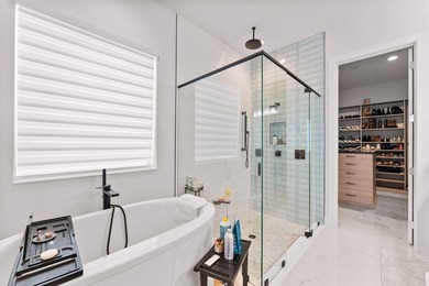 Custom Luxury Waterfront Residence. Exceptional custom-built - photo 16