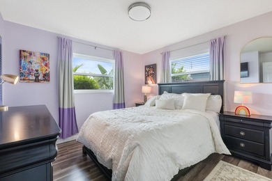 Charming 3 bedroom, 3 bathroom house has amazing covered and - photo 18