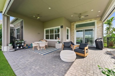 Custom Luxury Waterfront Residence. Exceptional custom-built - photo 21