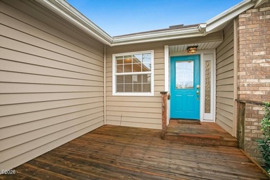 Shows like a dream! This beautifully maintained 3-bedroom - photo 5