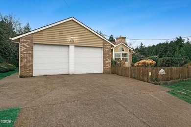 Shows like a dream! This beautifully maintained 3-bedroom - photo 7