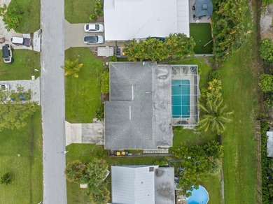 Charming 3 bedroom, 3 bathroom house has amazing covered and - photo 29