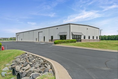 Premium commercial land and building with outstanding traffic - photo 1