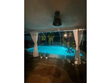 Charming 3 bedroom, 3 bathroom house has amazing covered and - photo 31