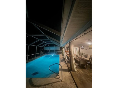 Charming 3 bedroom, 3 bathroom house has amazing covered and - photo 32