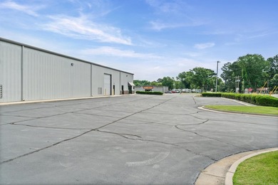 Premium commercial land and building with outstanding traffic - photo 3