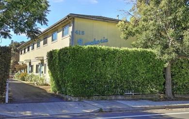 16 bedrooms one block to SBCC and close to the beach. These 4 - photo 1