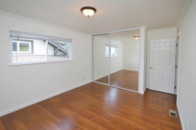 16 bedrooms one block to SBCC and close to the beach. These 4 - photo 4