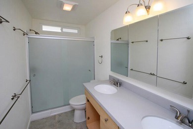 16 bedrooms one block to SBCC and close to the beach. These 4 - photo 5