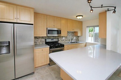 16 bedrooms one block to SBCC and close to the beach. These 4 - photo 7