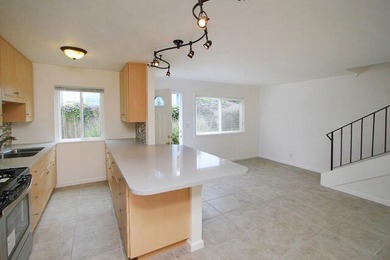16 bedrooms one block to SBCC and close to the beach. These 4 - photo 8