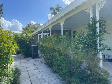 Exquisite Coastal Luxury in Colony Cove - A Truly One-of-a-Kind - photo 3