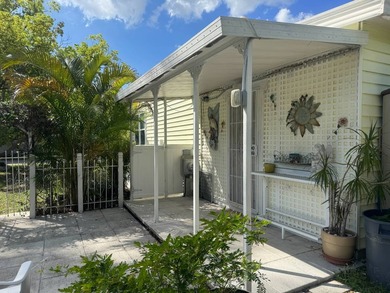 Exquisite Coastal Luxury in Colony Cove - A Truly One-of-a-Kind - photo 5
