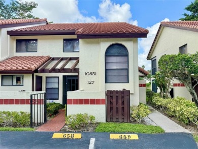 Lake Condo For Sale in Boynton Beach, Florida