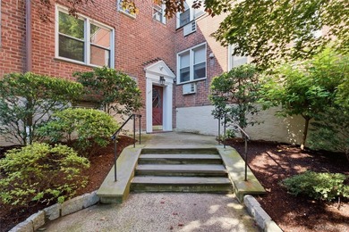 This Newly renovated 2 bedroom, 1 bathroom Co-op Garden - photo 1