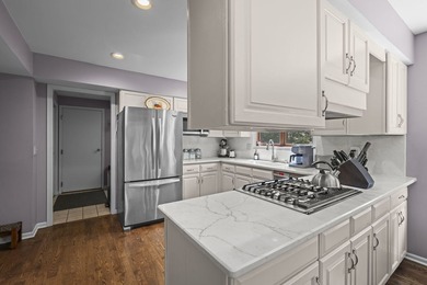 Perfect 3 Bedrooms/2.2 Bathrooms 2180 Sq Ft Cozy Home with a 2 - photo 11