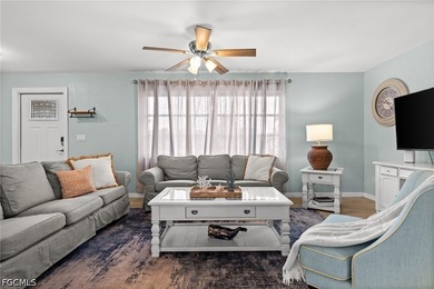 Welcome to this beautifully renovated 3-bedroom, 2-bathroom pool - photo 4