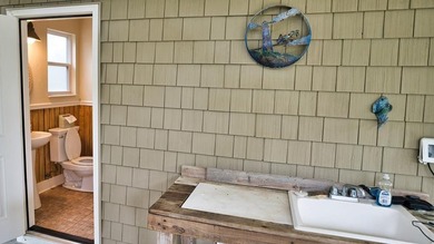 Make plans to see this awesome and impeccably well maintained 3 - photo 8