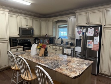 An Absolute show place! Three spacious bedrooms with many extras - photo 7