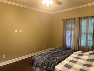 An Absolute show place! Three spacious bedrooms with many extras - photo 9