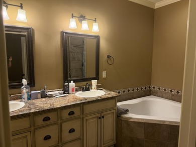 An Absolute show place! Three spacious bedrooms with many extras - photo 10