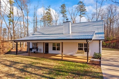 Lake Hartwell Home For Sale in Martin Georgia