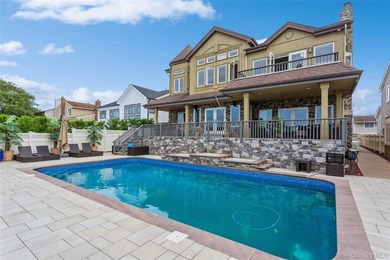 Spectacular Waterfront Luxury Estate in Lido Beach Nestled in - photo 1